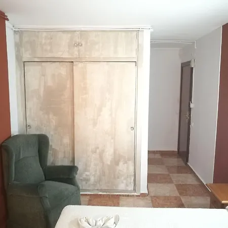 Virgen Del Rocio Ii Pensión 2*