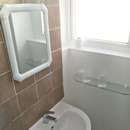 Virgen Del Rocio Ii Pensión Torremolinos