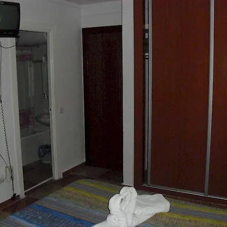 Virgen Del Rocio Ii Pensión Torremolinos